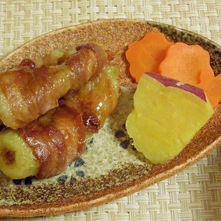 バナナピーマンの甘辛豚バラ肉巻